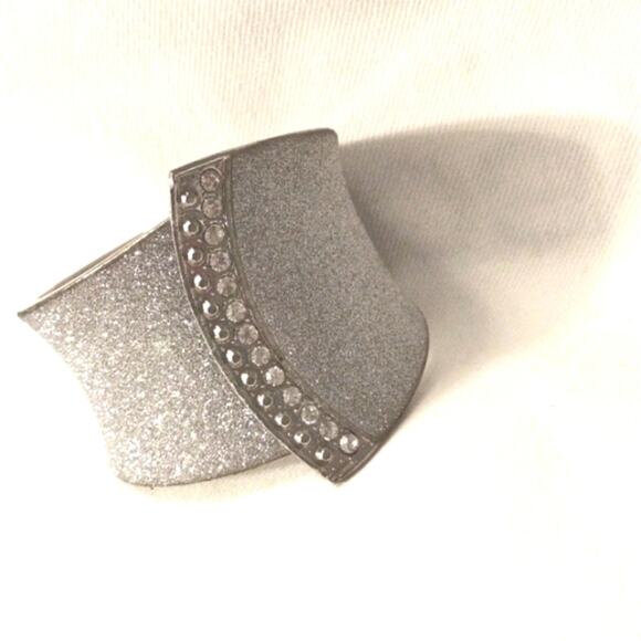Vintage SILVER SPARKLE Crystals Cuff Bracelet HINGED Easy On Party Glam Holiday - Picture 7 of 11